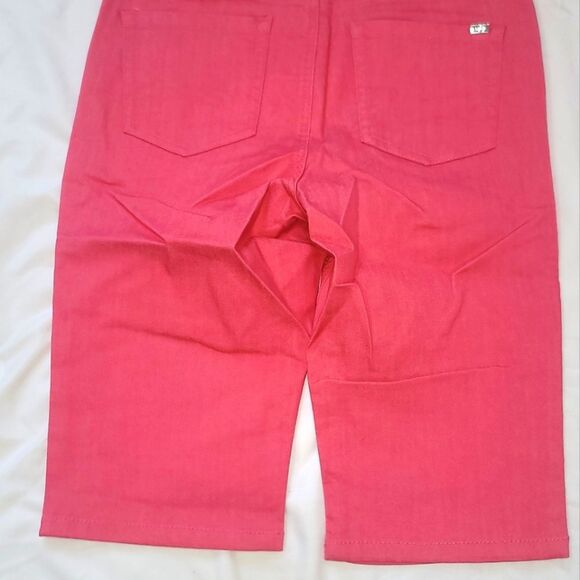 NWT, DG2 Women's Capris Jeans Pants - Picture 2 of 5